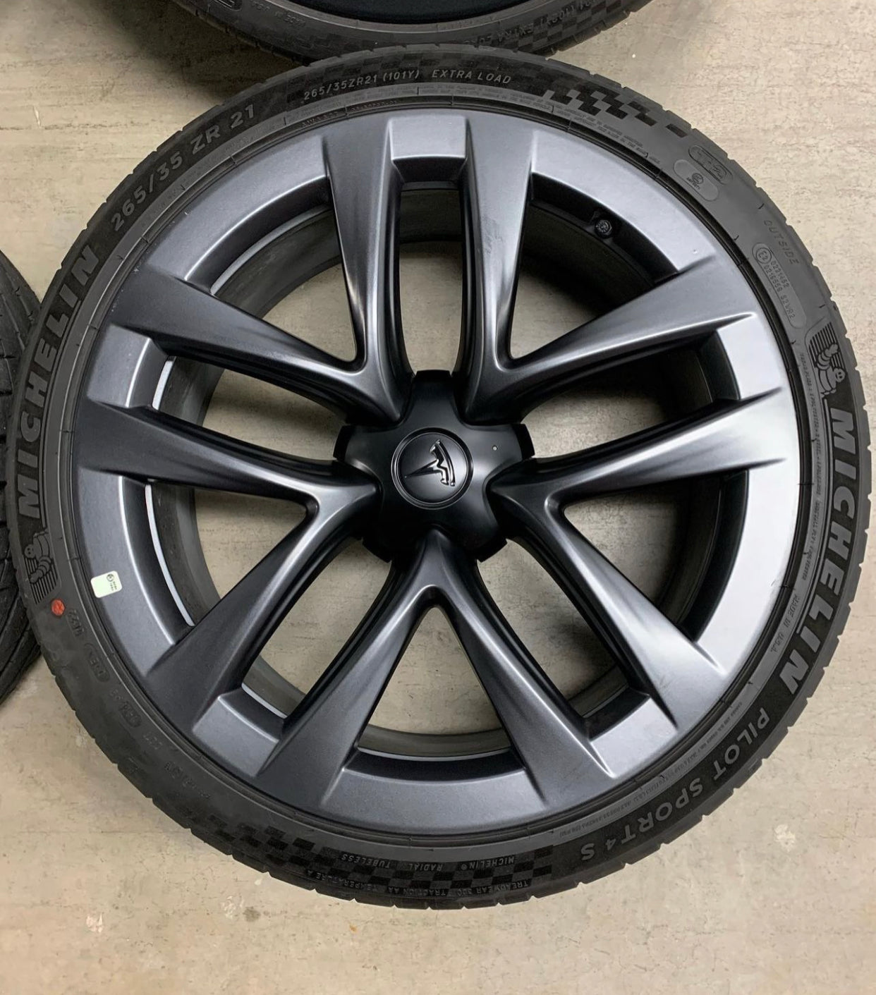 Genuine Tesla Model S Plaid 21” Wheel & Tire Set